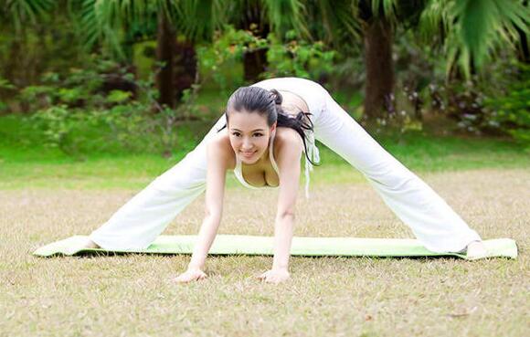亚洲最美瑜伽教练母其弥雅,一对大胸呼之欲出(组图)