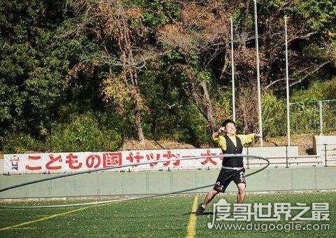转动世界上最大的呼啦圈5.14米,打破吉尼斯世界纪录